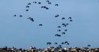 আন্তর্জাতিক চাপে গাজায় প্রবেশ ত্রাণবাহী ট্রাকের; ইসরাইলি হামলায় আরও ৭১ নিহত